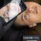 Une photo d'une femme aux cils relevés