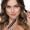 Femme tenant le mascara Nanolash Legnth & Curl